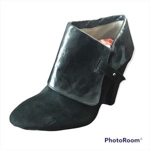 Cute Black Bootie Size 9 Mixed Media Very Good Condition